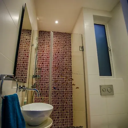 Maison Blu - Contemporary Urban Living Apartment *