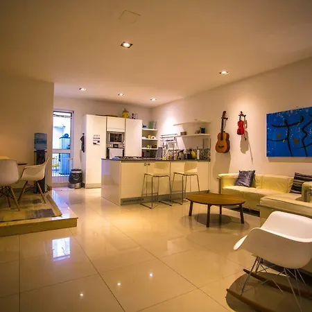 Maison Blu - Contemporary Urban Living Apartment